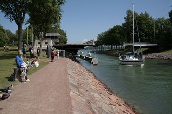 Lemström's canal is open 2017.jpg